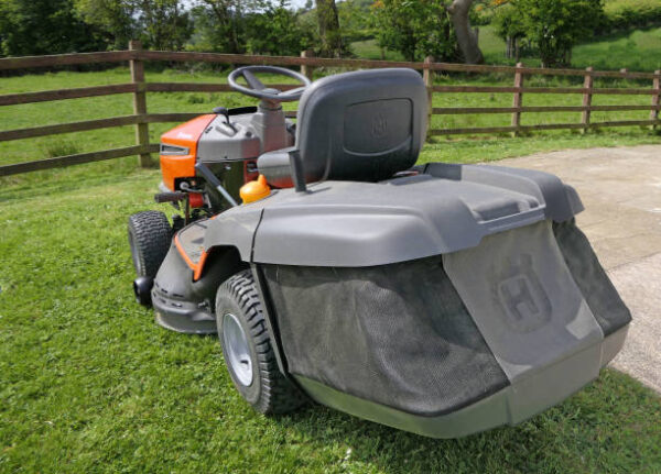 Husqvarna TC 138 38-Inch Riding Lawn Mower Garden Tractor