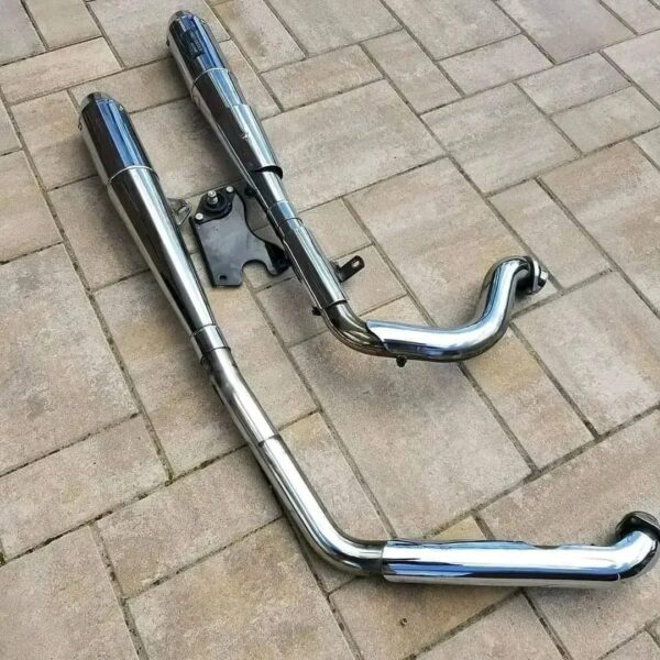 Harley-Davidson Screamin’ Eagle 2:2 chrome exhaust system by Kerker complete with heat shields